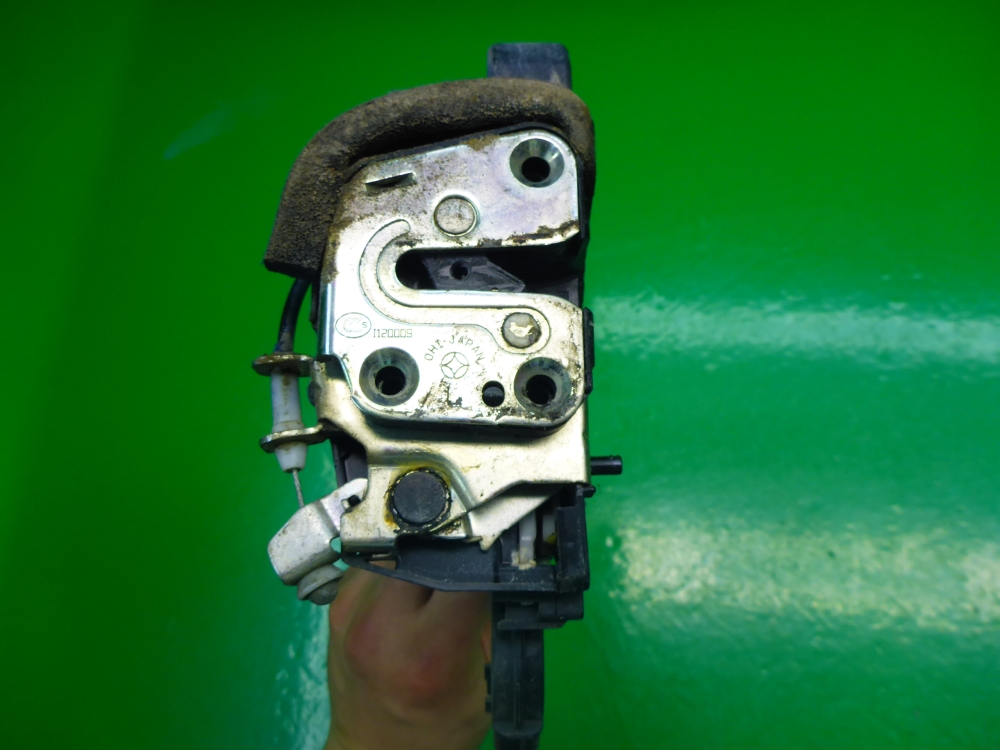 Замок двери задней левой