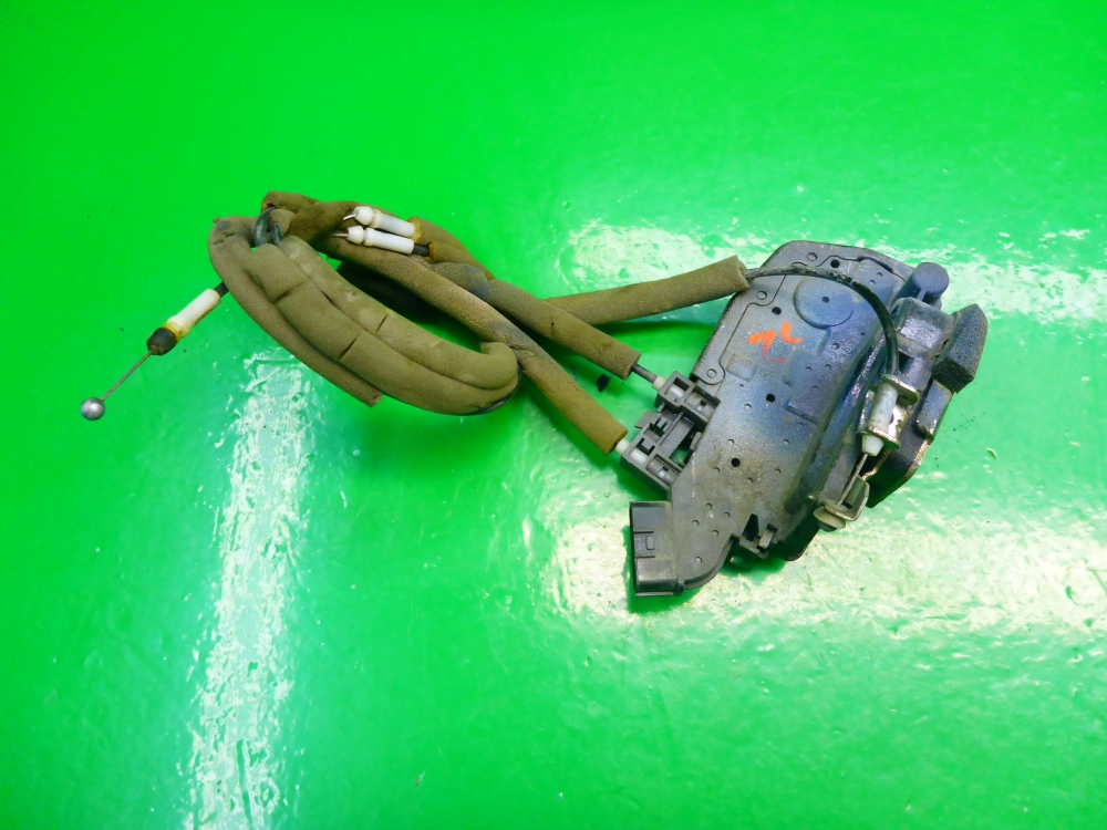 Замок двери задней левой