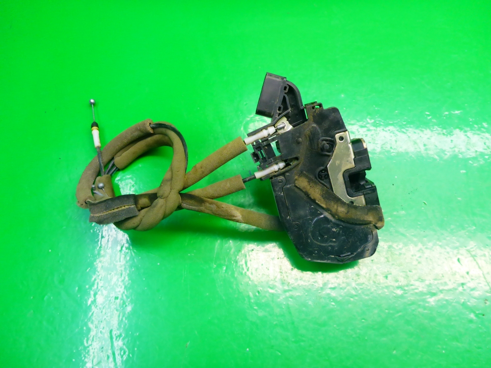 Замок двери задней левой