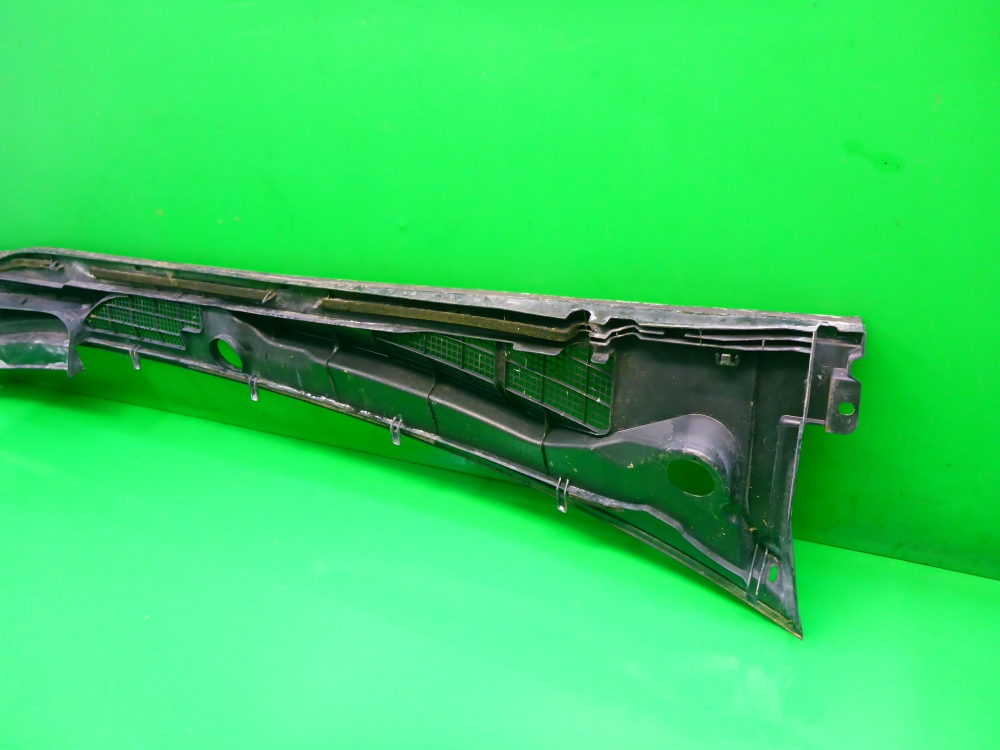 Решетка стеклоочистителей (Жабо)