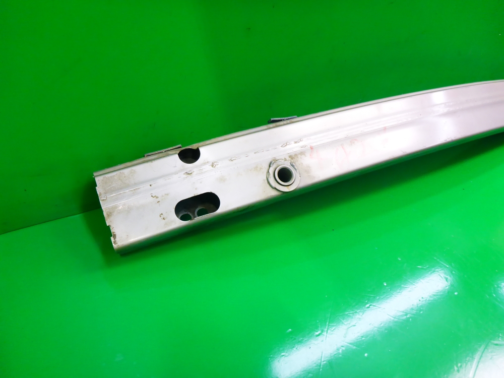 Усилитель переднего бампера