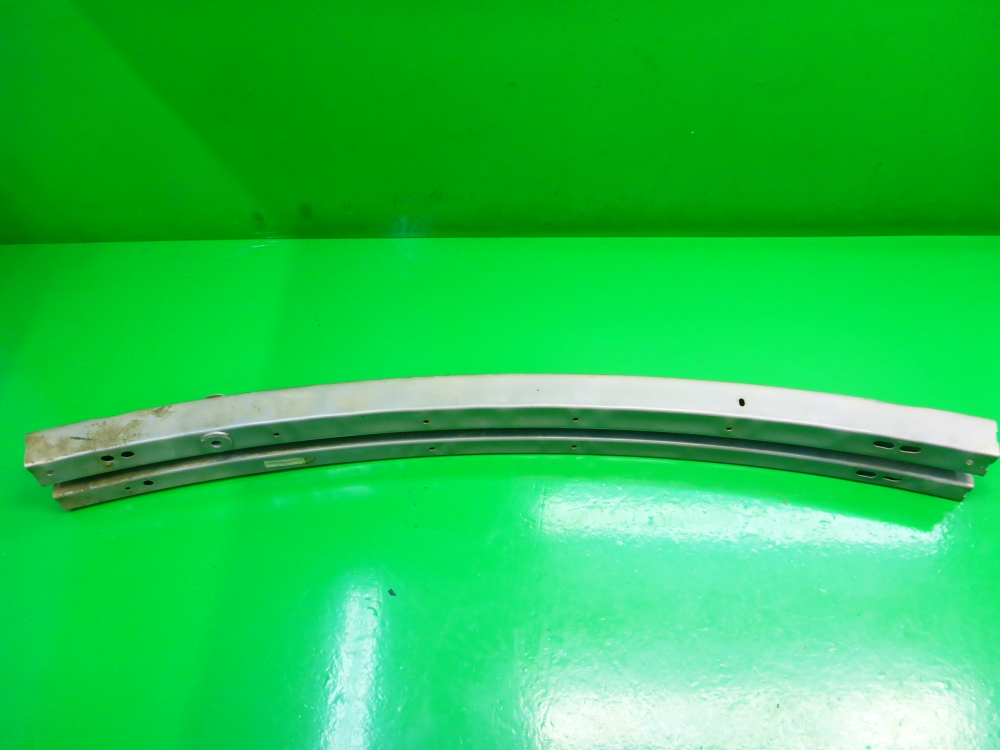 Усилитель переднего бампера