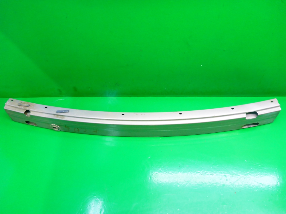 Усилитель переднего бампера