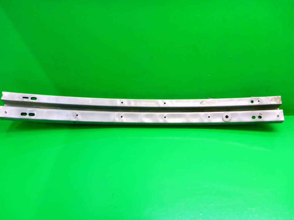 Усилитель переднего бампера