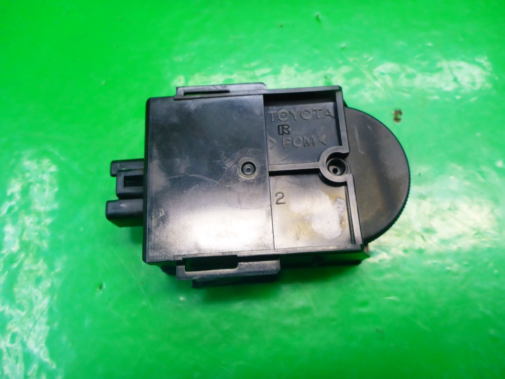 Кнопка освещения панели приборов