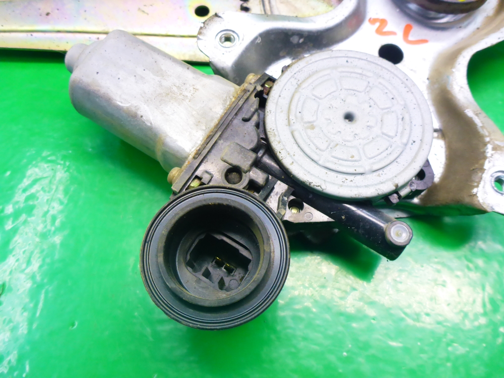 Стеклоподъемник электр. задний левый