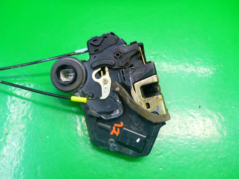 Замок двери задней левой