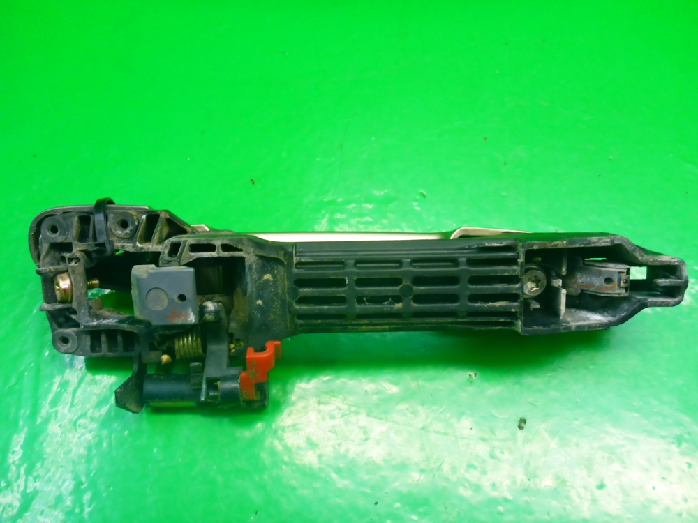 Ручка двери передней наружная правая