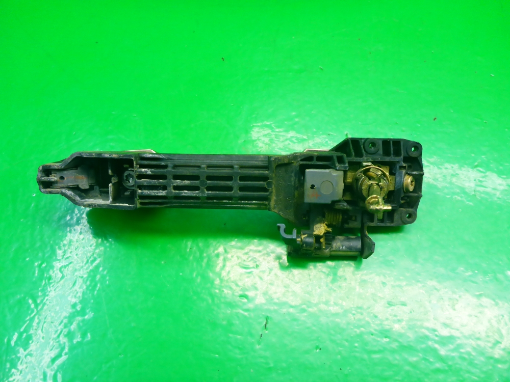 Ручка двери передней наружная левая