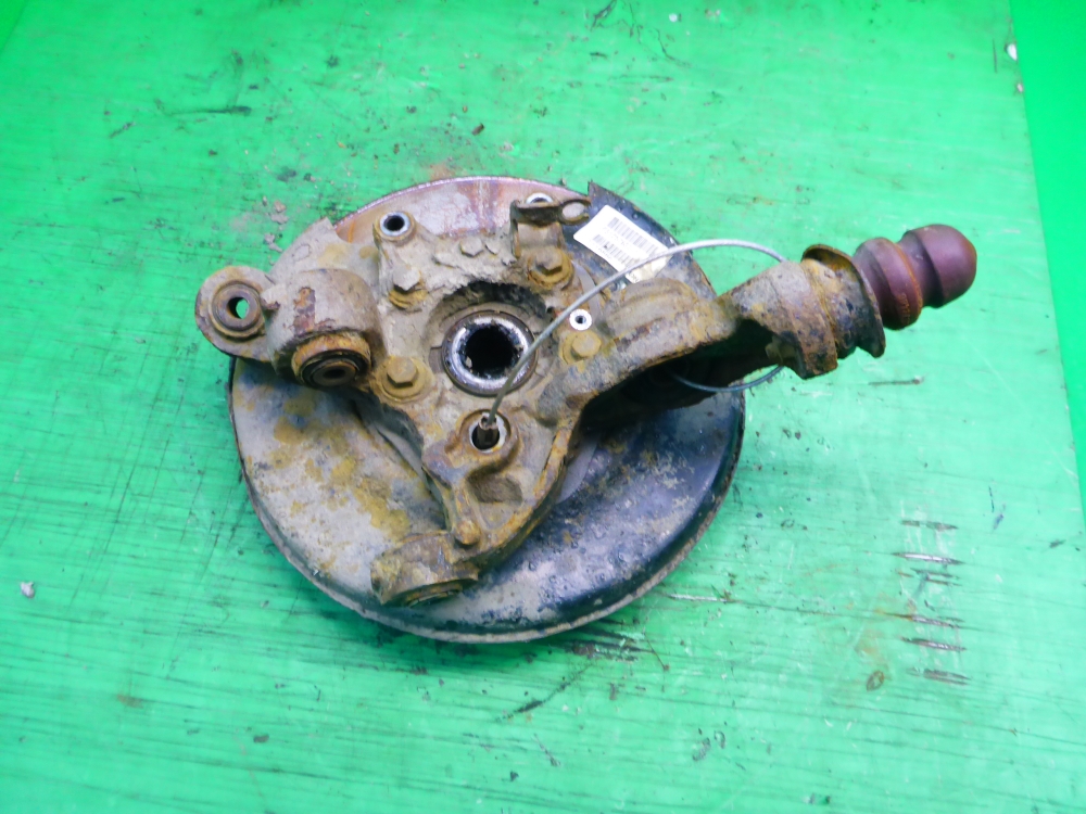 Кулак поворотный задний правый