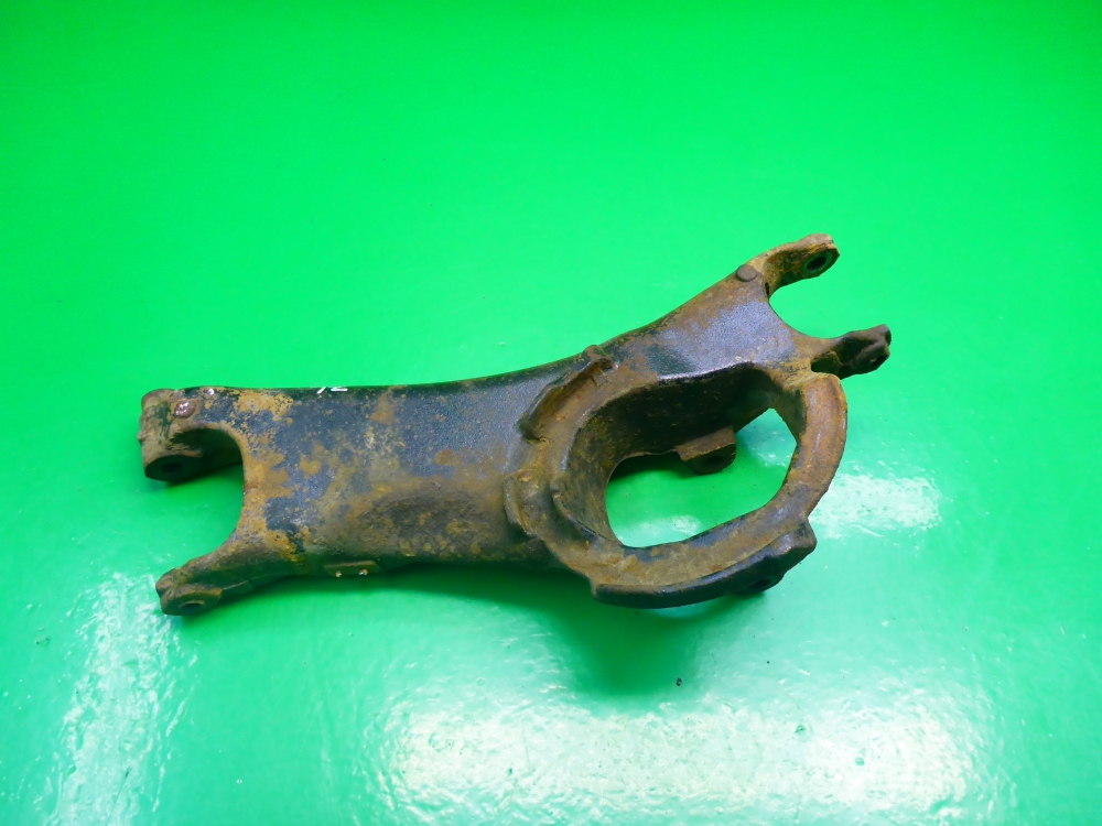 Рычаг задний нижний