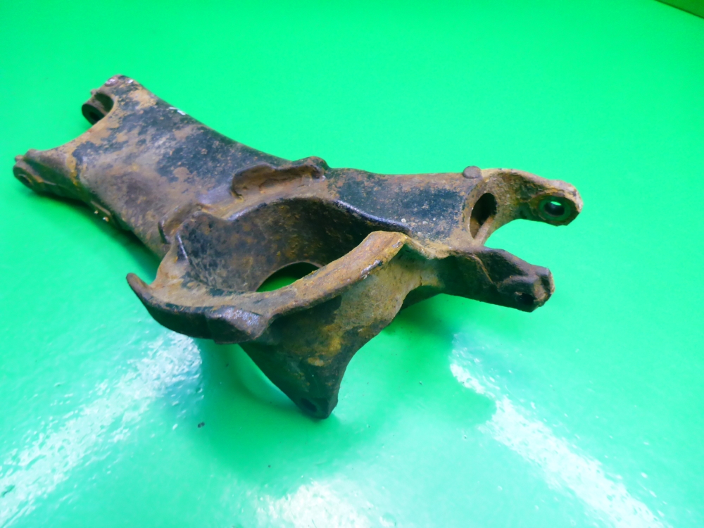 Рычаг задний нижний