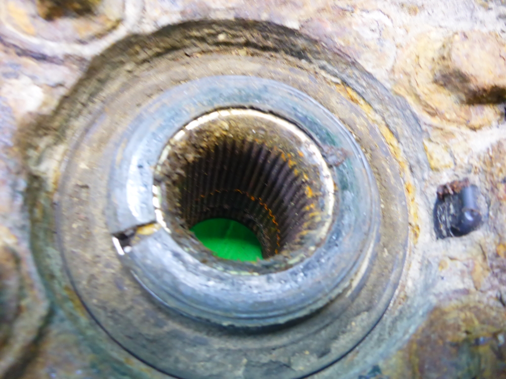 Кулак поворотный передний левый