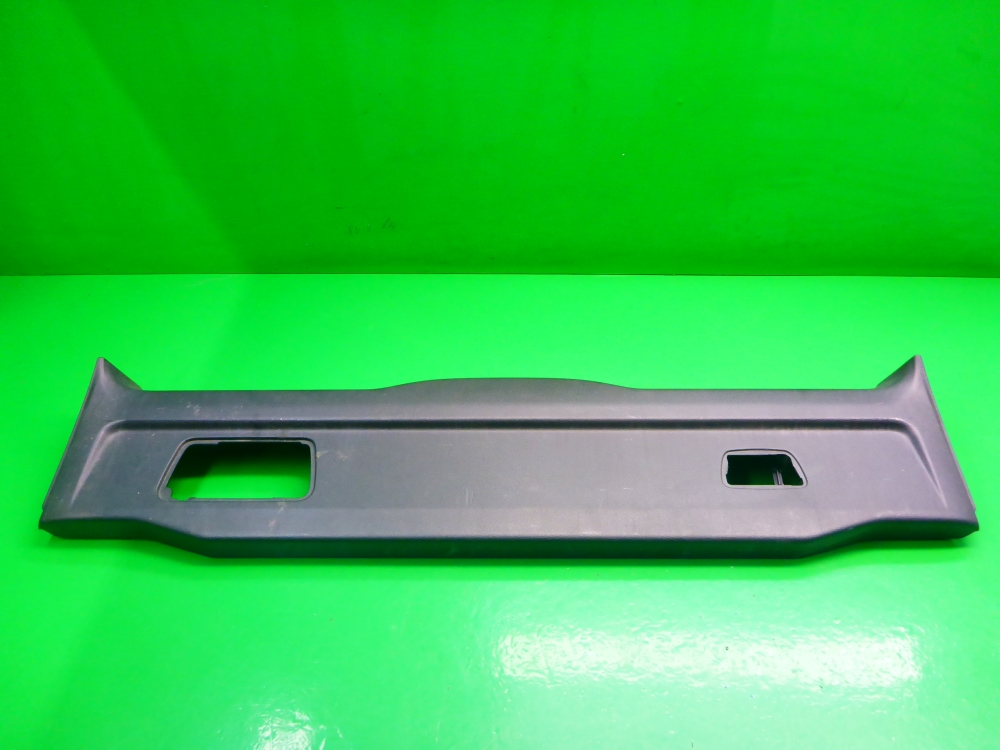 Обшивка двери багажника