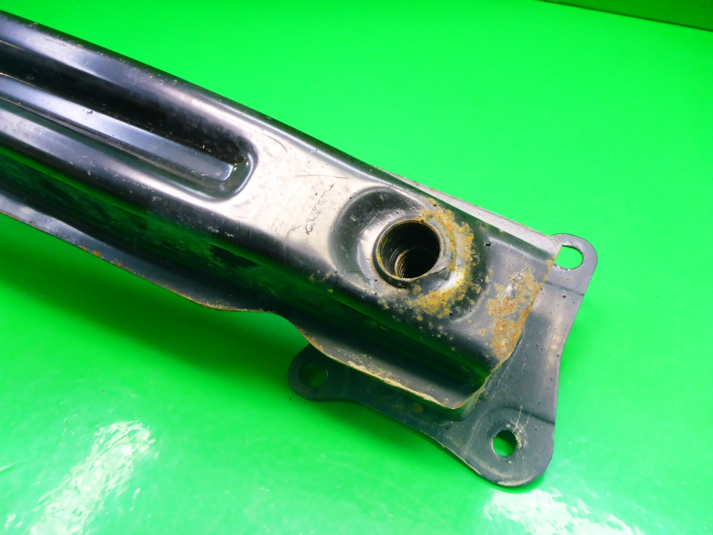 Усилитель заднего бампера