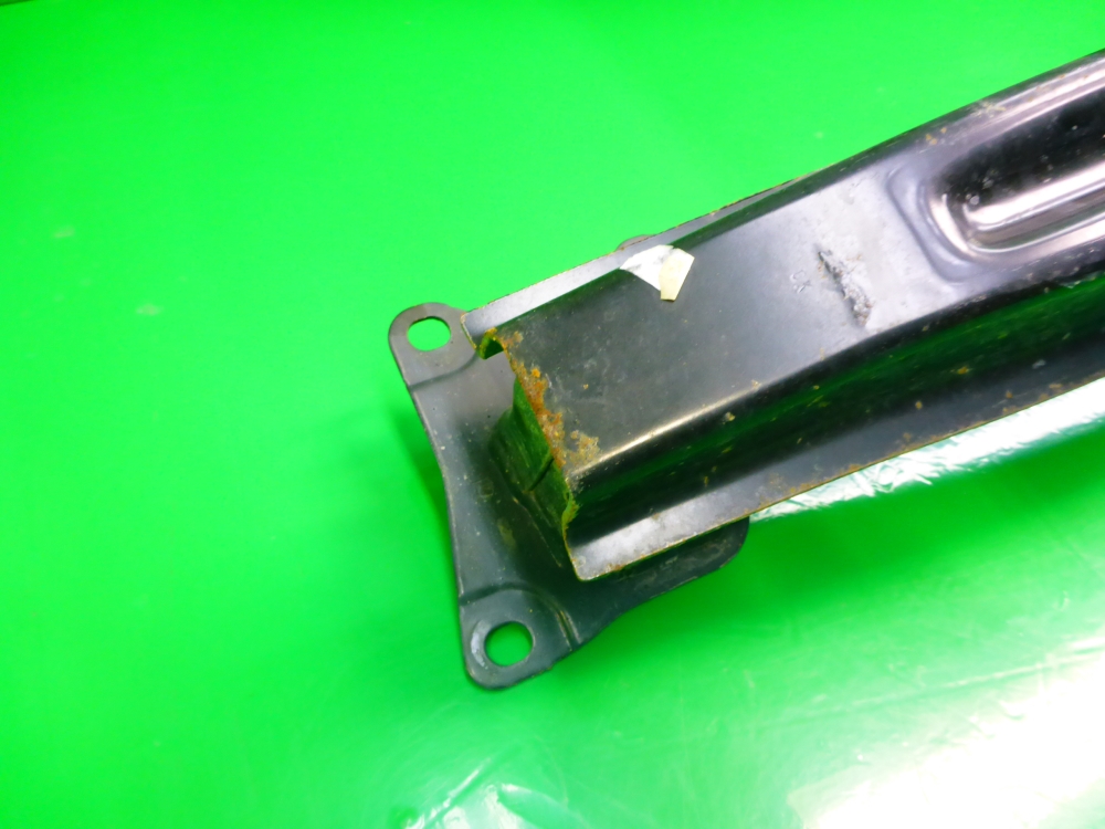 Усилитель заднего бампера