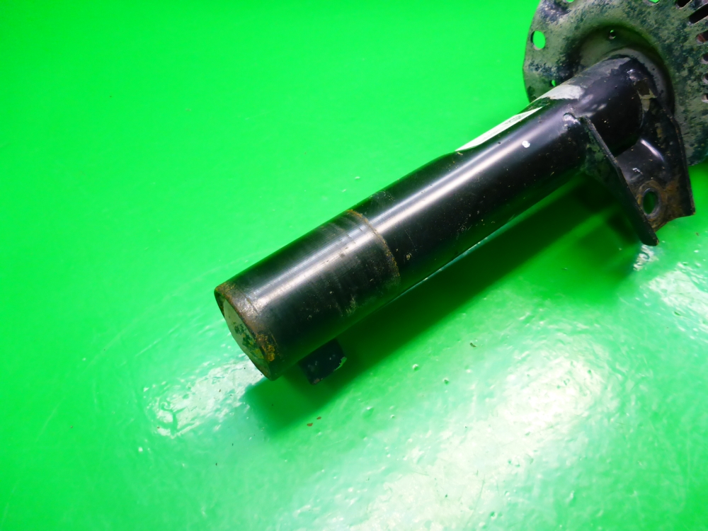 Амортизатор передний правый