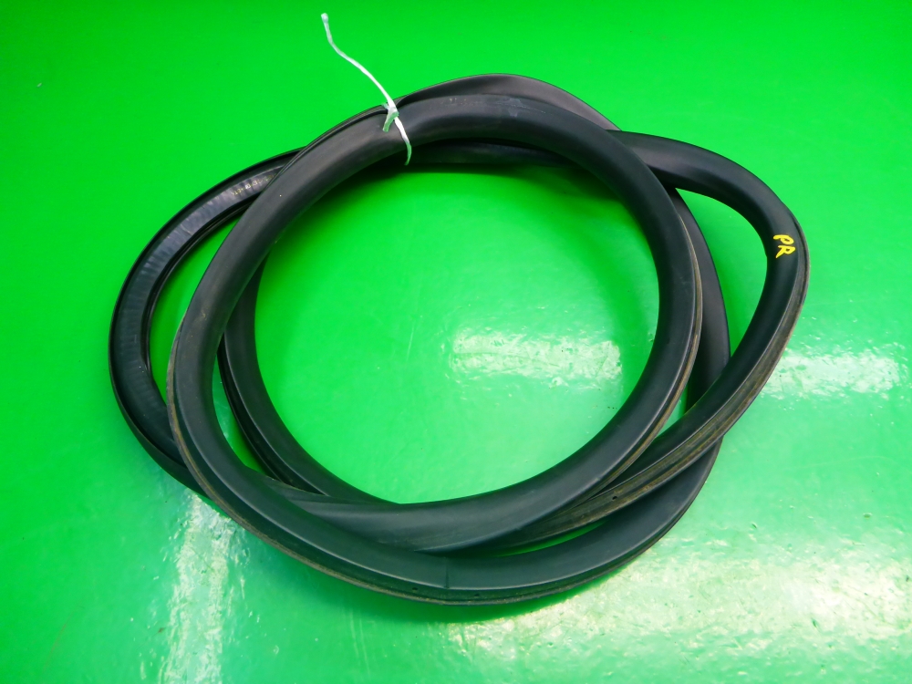 Уплотнитель двери