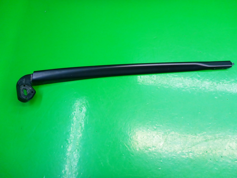 Поводок стеклоочистителя передний правый