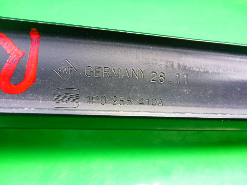 Поводок стеклоочистителя передний правый