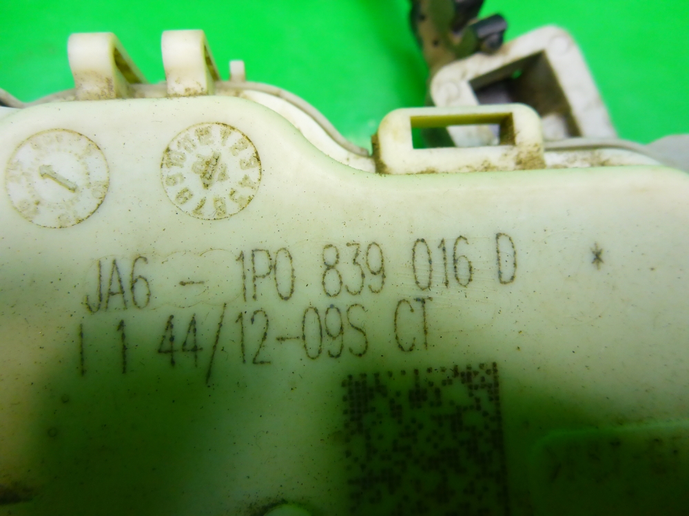 Замок двери задней правой