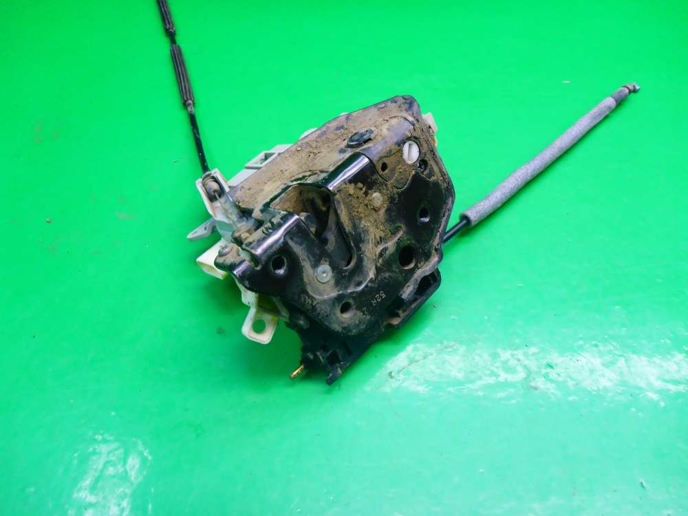 Замок двери задней правой