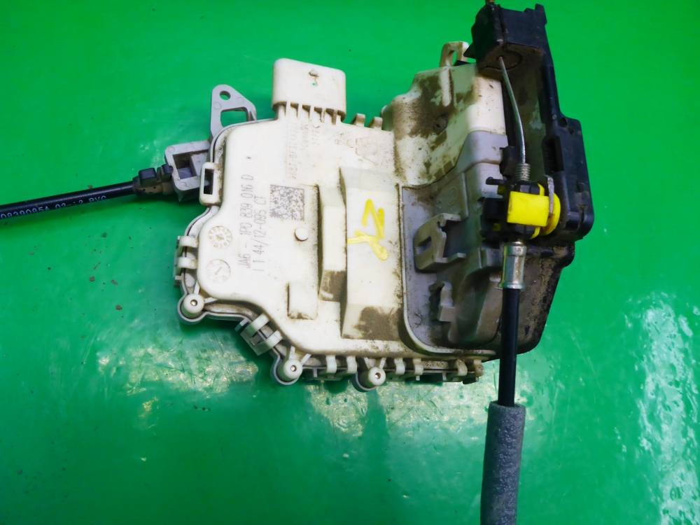 Замок двери задней правой