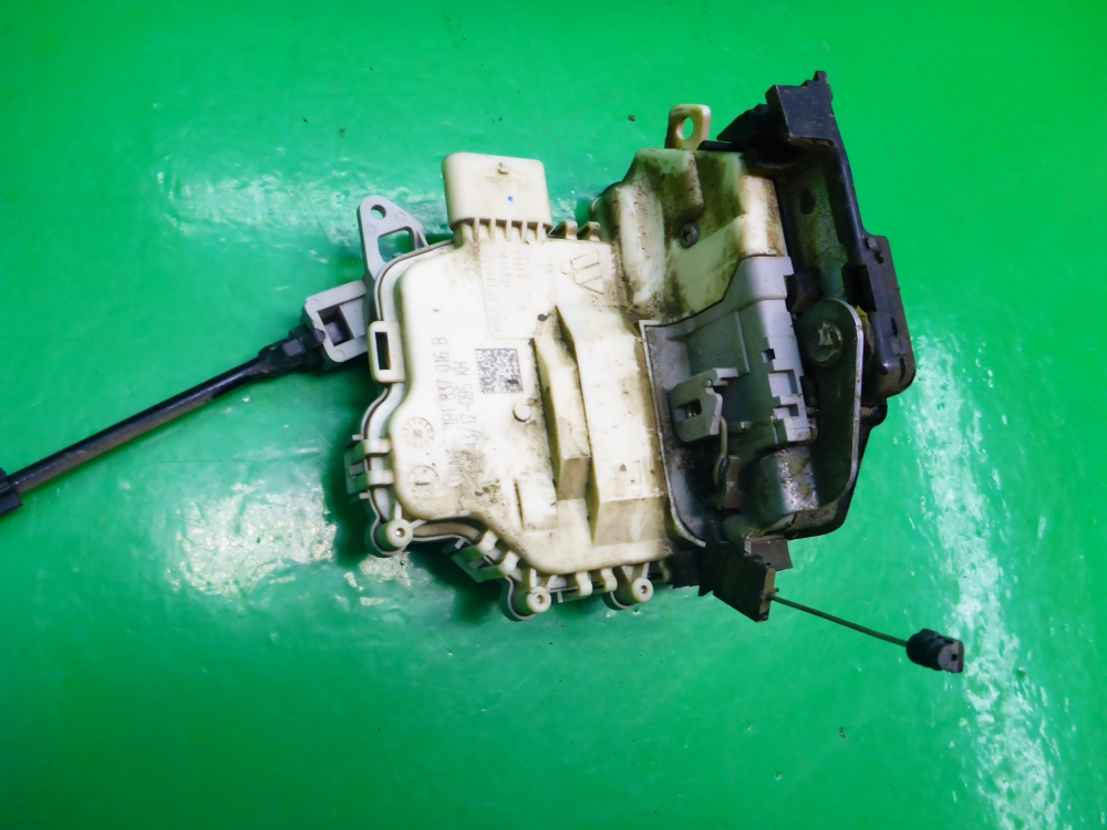 Замок двери передней правой