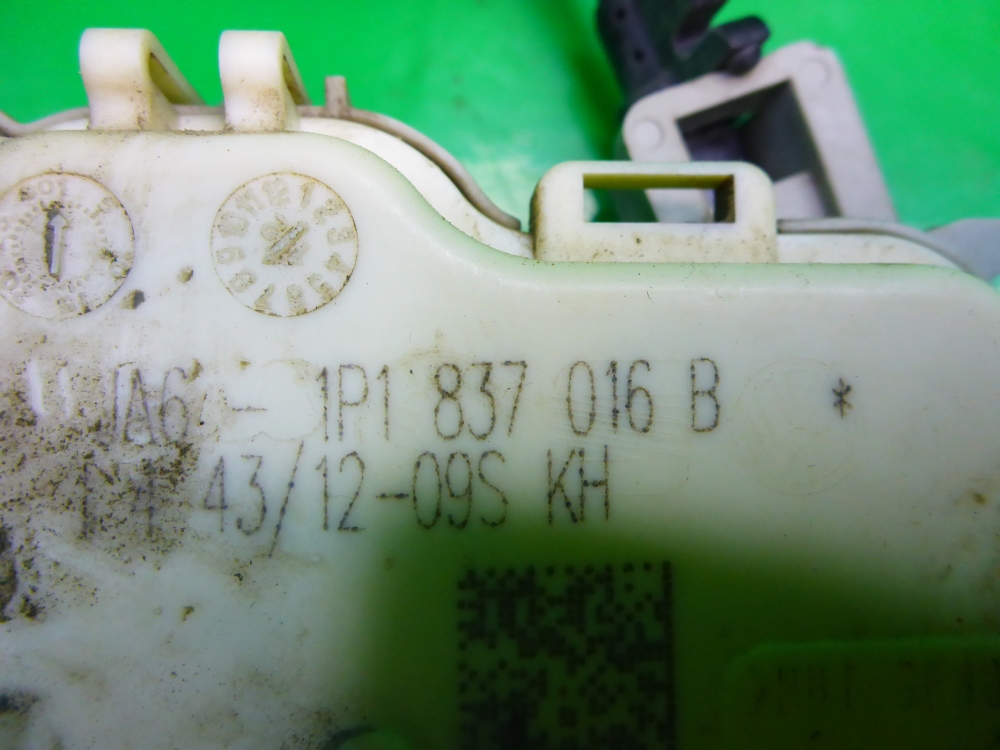 Замок двери передней правой