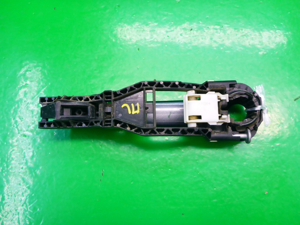 Ручка двери передней наружная левая