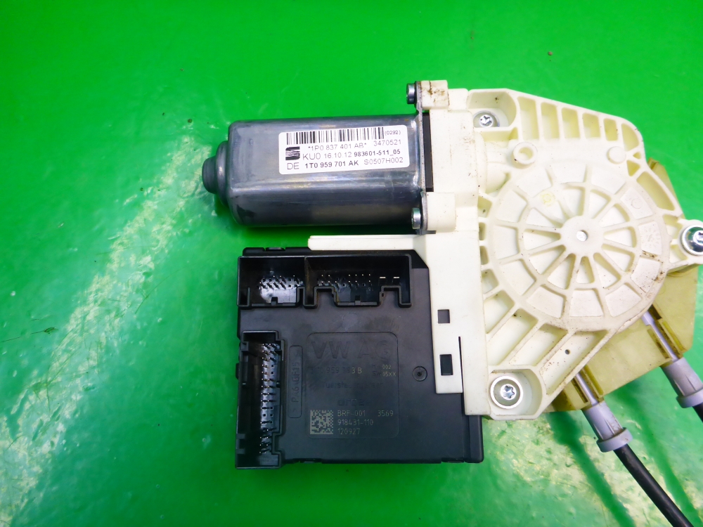 Стеклоподъемник электр. передний левый