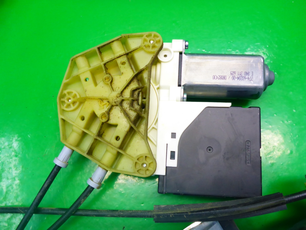 Стеклоподъемник электр. передний левый