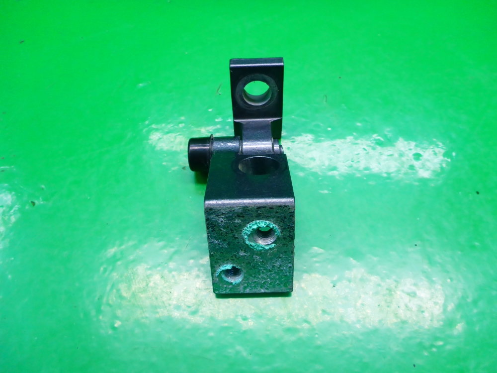 Петля двери задней левой верхняя