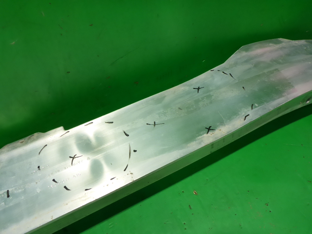 Усилитель переднего бампера