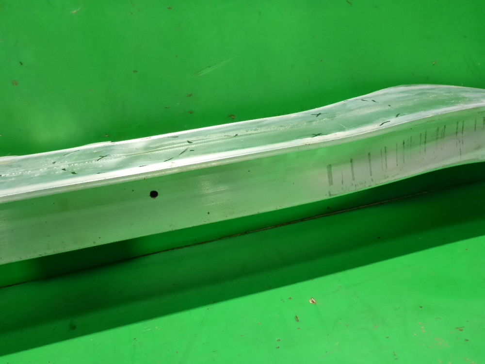 Усилитель переднего бампера