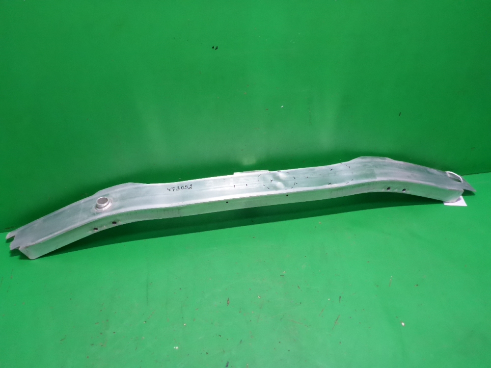 Усилитель переднего бампера