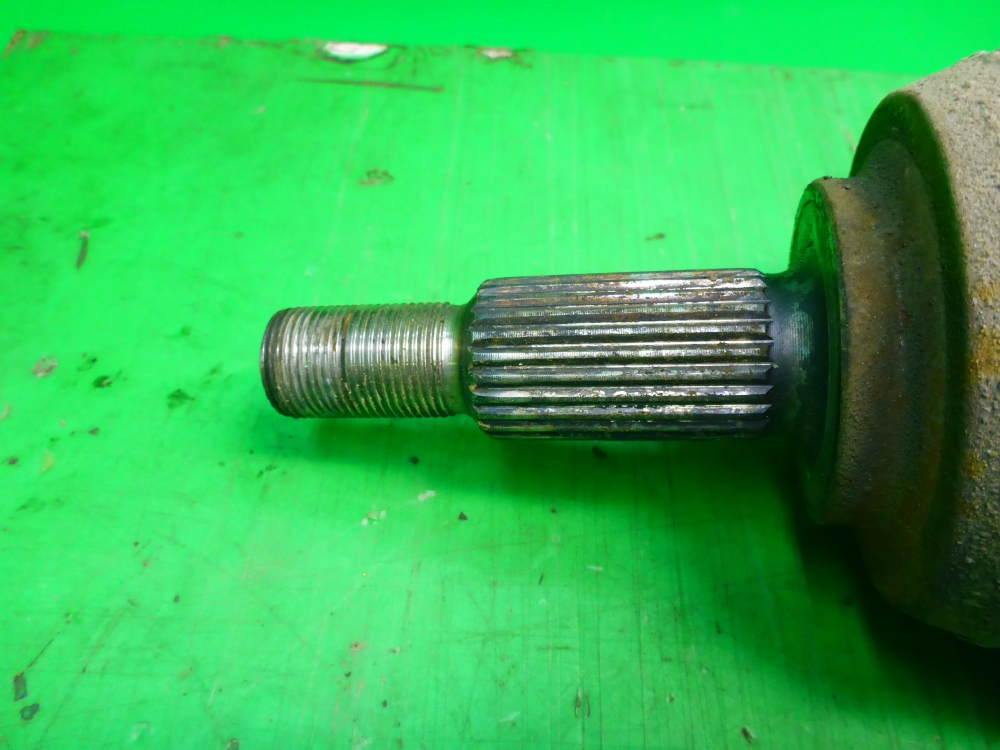 Полуось передняя правая