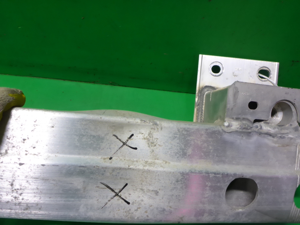 Усилитель заднего бампера