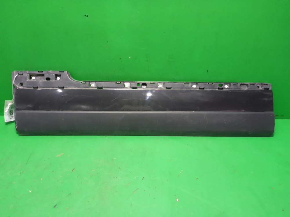 Накладка двери передней левой