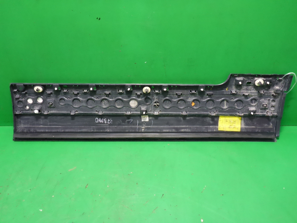 Накладка двери передней левой