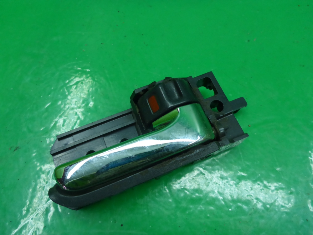 Ручка двери передней внутренняя правая