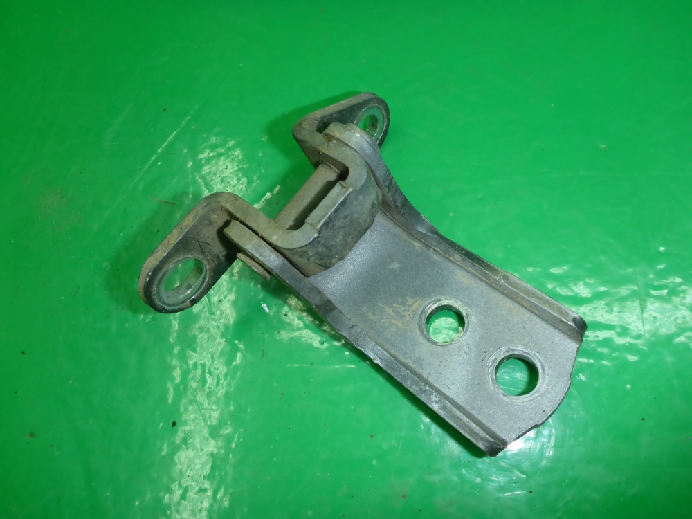 Петля двери передней правой верхняя