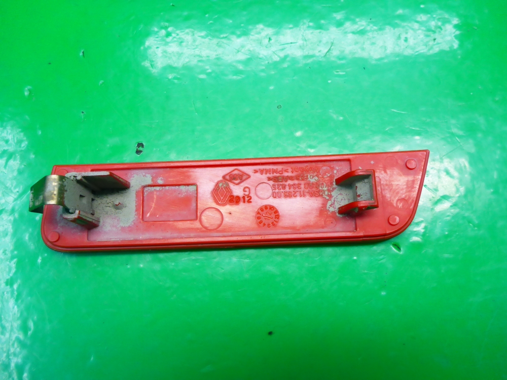 Отражатель в бампер задний левый