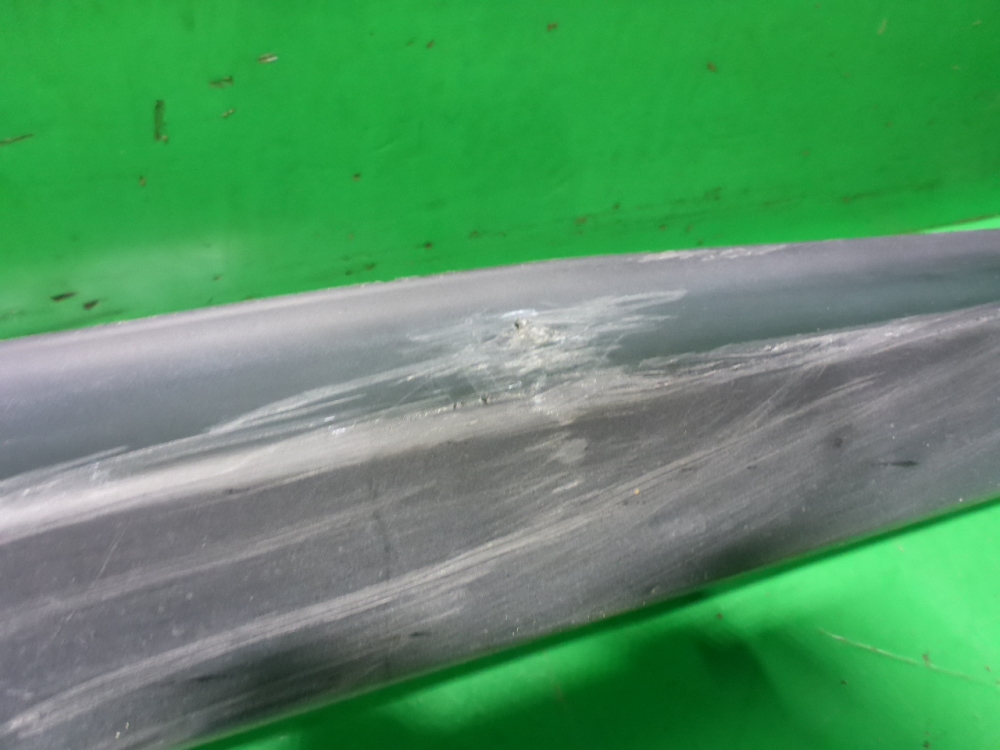 Накладка двери передней правой