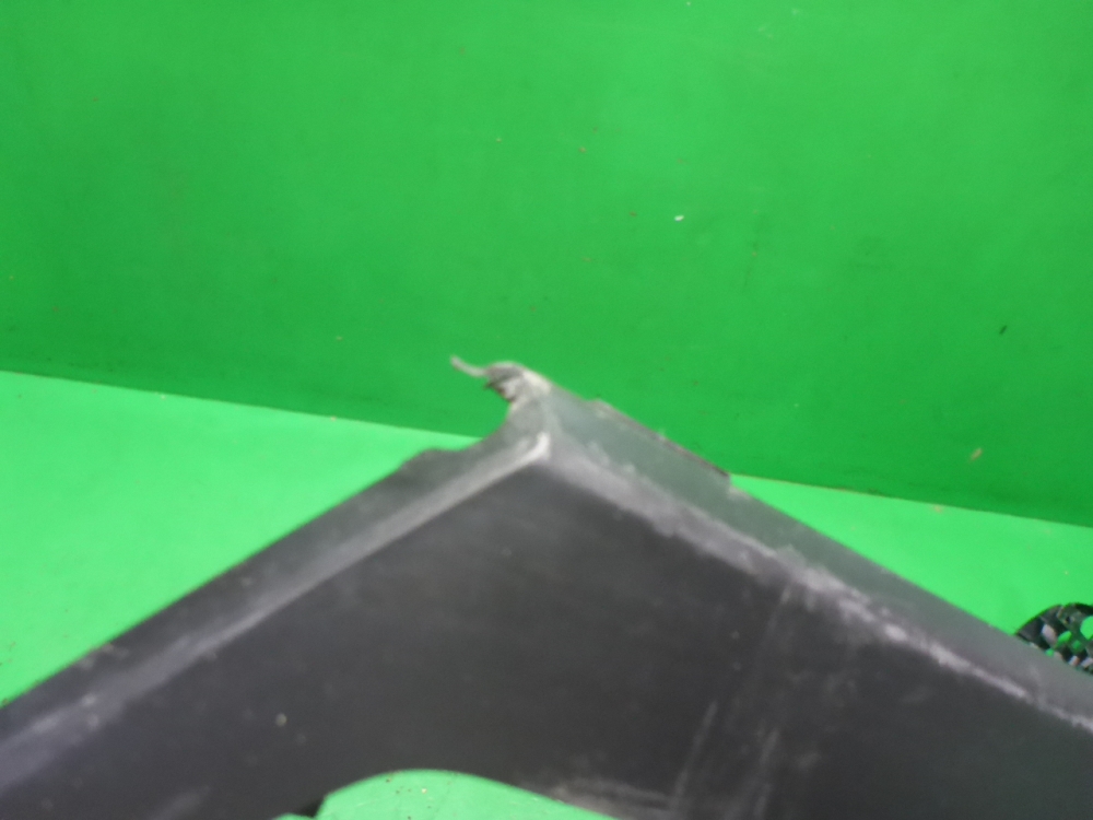 Решетка в бампер центральная