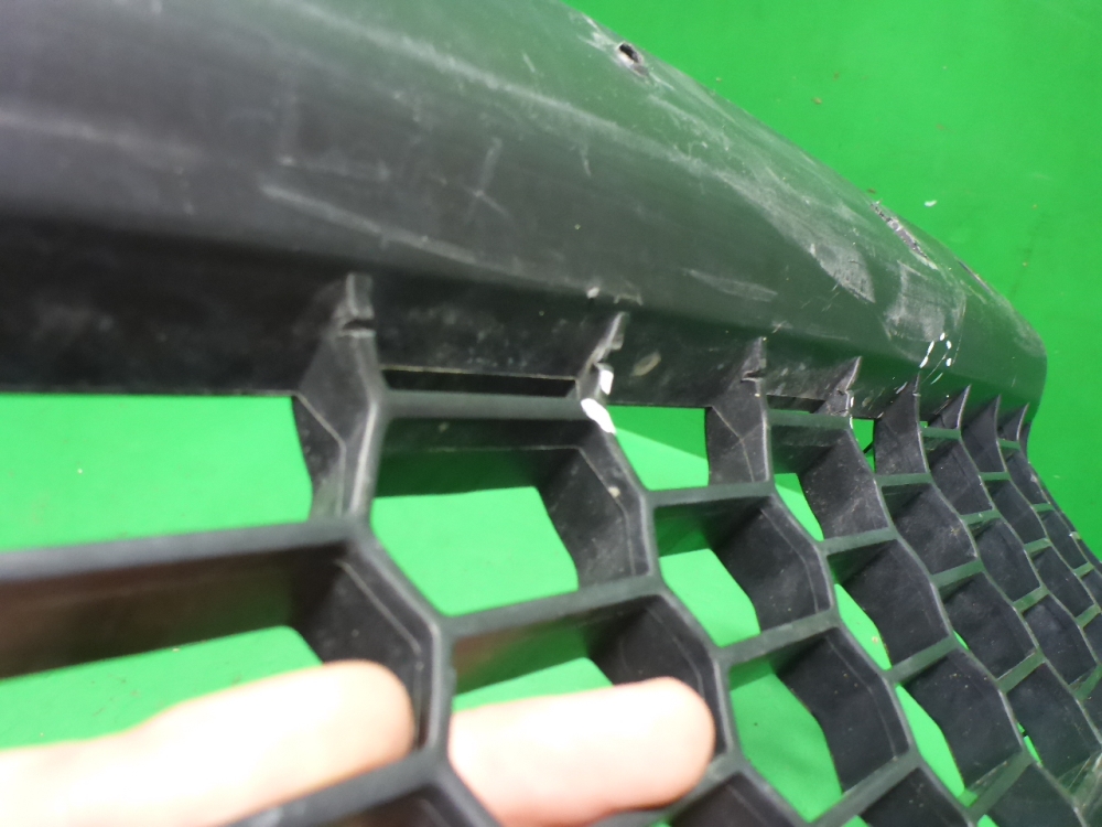 Решетка в бампер центральная