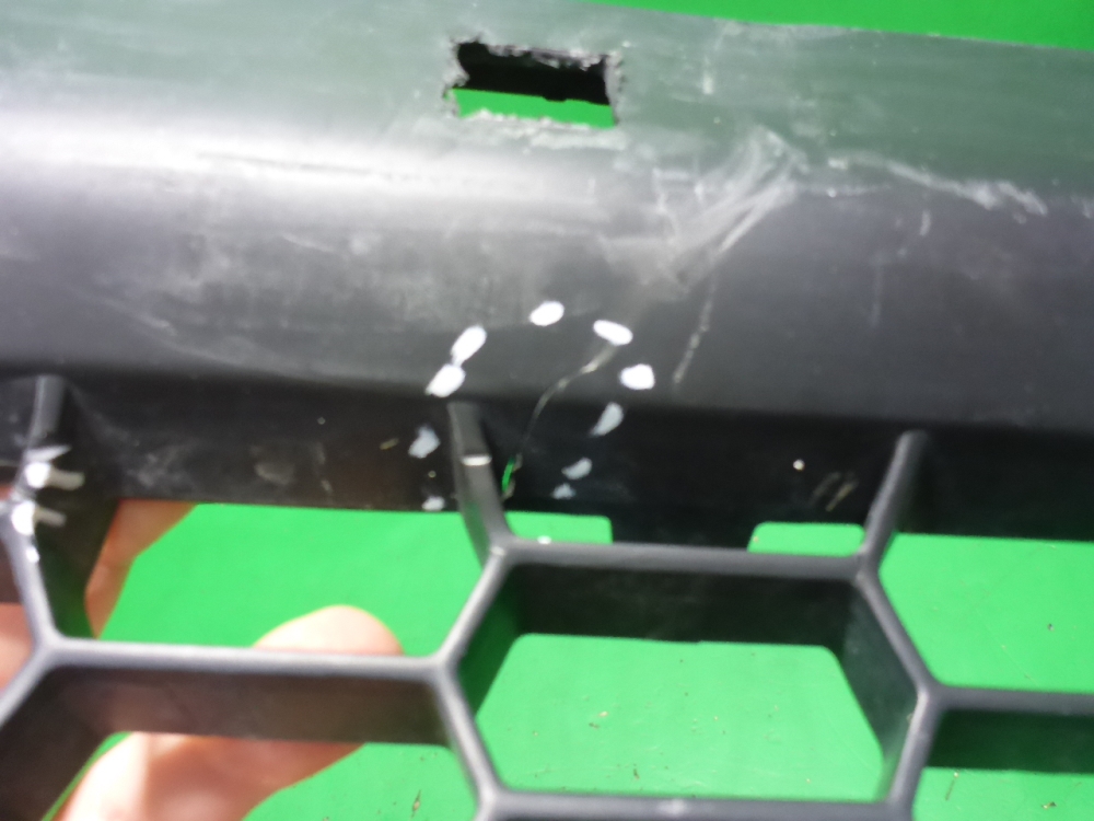 Решетка в бампер центральная