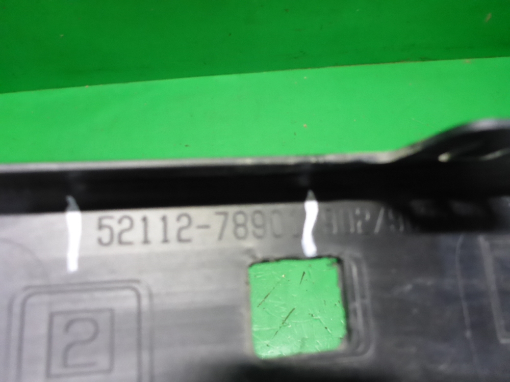 Решетка в бампер центральная