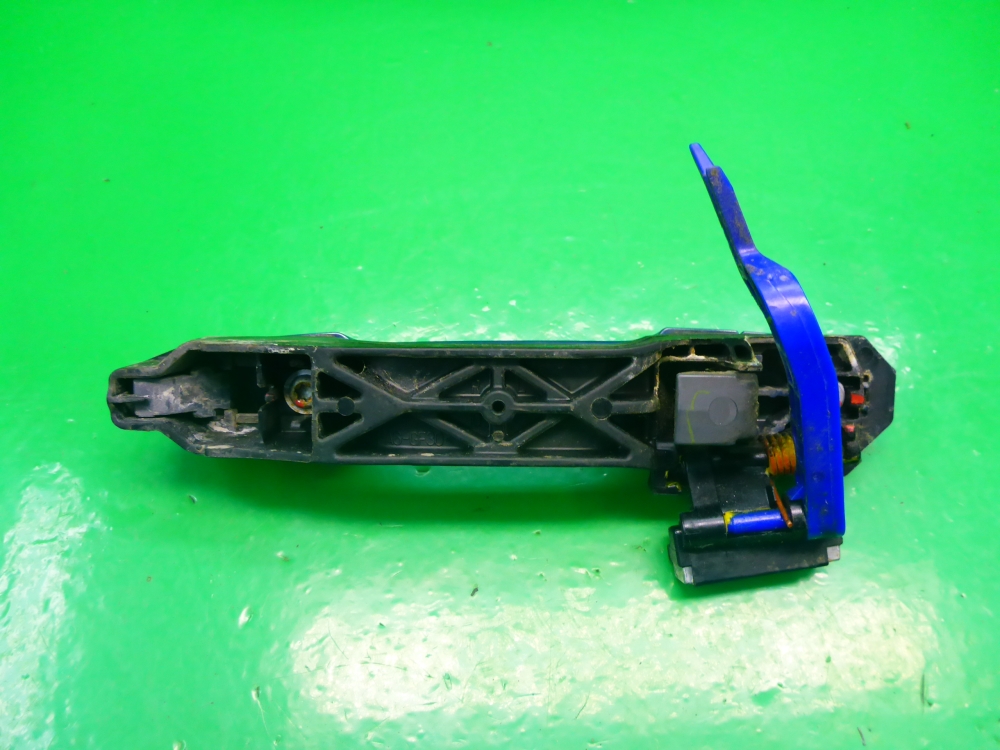 Ручка двери задней наружная левая