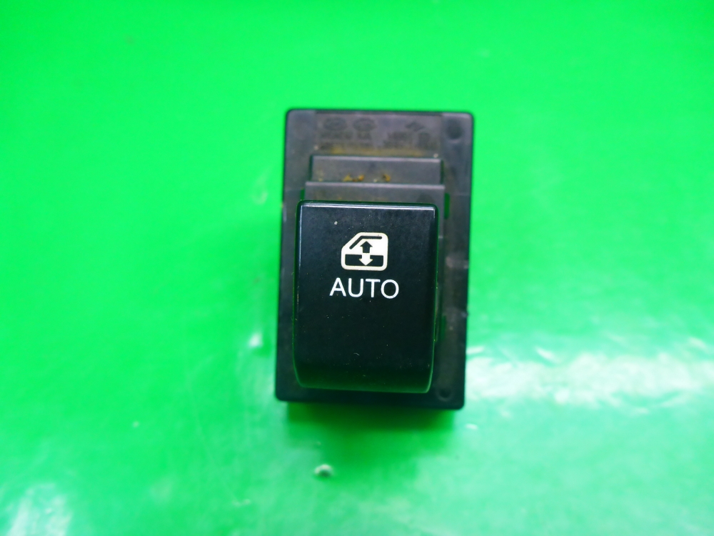 Кнопка стеклоподъемника